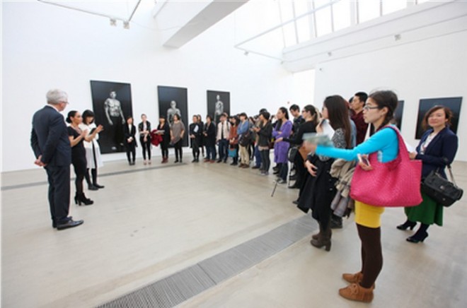 艺术家西丽·娜沙特女士于新闻发布会 | Artist Shirin Neshat at press conference
