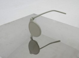 03 Ji Zhou, "Object 2", glasses, stainless steel, iron, 30 × 30 × 100 cm, 2013