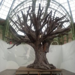 Ai Weiwei "Iron tree"  2013, available at neugerriemschneider, berlin
randian 燃点 randian-online.com