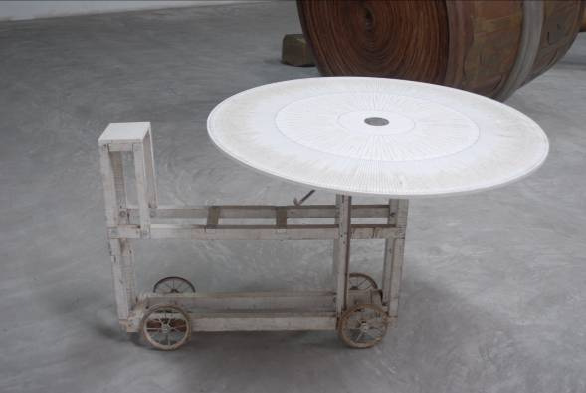 Huang Yong Ping，Large Turntable With Four Wheels，Wood, paper and metal，
黄永砅，四个轮子的大转盘，1987，120 x 120 x 90 cm