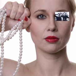 Sanja Iveković, "The Right One: Pearls of Revolution," 2010. Series of 
10 photographs, 30 x 30 cm. Sanja Iveković,"The Right One: Pearls of Revolution," 2010.十张系列照片，30×30厘米。