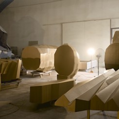 Wang Jianwei: Time Temple works in progress at Wang Jianwei’s Beijing studio, 2014 
Photo: Xu Boxin, courtesy the artist
All works by Wang Jianwei © 2014 Wang Jianwei, used by permission.


《汪建偉：時間寺》汪建偉北京工作室創作過程一景，2014年
徐伯欣攝，藝術家提供
汪建偉版權所有© 2014，經授權許可後方可使用