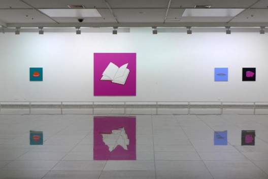 Exhibition view, Hubei Art Museum (courtesy Michael Craig-Martin)展览场景，湖北美术馆