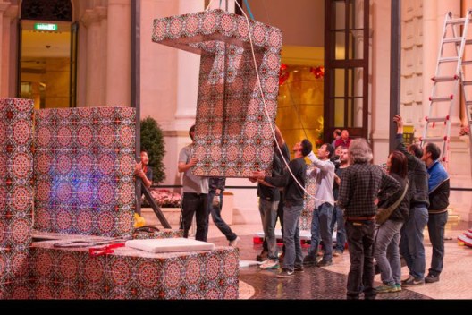 Exhibition view, Joana Vasconcelos’ installation will be at MGM MACAU from 16 March – 31 October 2015, www.mgmmacau.com (©Luís Vasconcelos / Courtesy Unidade Infinita Projectos)展览现场,2015年3月16至10月31日,乔安娜·瓦斯康丝勒的作品将于澳门美高梅展出,www.mgmmacau.com(©Luís Vasconcelos / Courtesy Unidade Infinita Projectos)