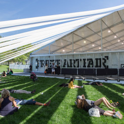 Frieze New York, 2014. Photograph by Marco Scozzaro. Courtesy of Marco Scozzaro/Frieze.