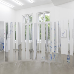Christoph Keller, "Magic Mirror Curtain", mirrored and digitally printed polystyrene panels, thread
200 x 20 x 0.1 cm each, 125 panels, 200 x 2500 x 0.1 cm overall, 2015. Courtesy by The Artist and Esther Schipper, Berlin. Photo: © Andrea Rossetti.