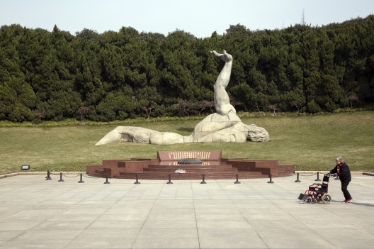 Statue, the Longhua Revolutionary Martyr’s Cemetery