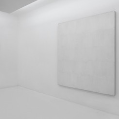 Raimund Girke, "In Between White", installation view at Axel Vervoordt Gallery, Hong Kong. Courtesy estate of the artist and Axel Vervoordt Gallery. Photo by Dio from Dio Workshop.