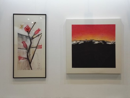 Wei Qingji, Revolution Flowers 2015 A  (left) and Sunset 2014 A (right) 魏青吉，《革命的花儿 2015 A》（左）与《晚霞 2014 A》（右）