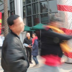 李燎，《一记（武汉）》，录像剧照，2011Li Liao, "A Slap in Wuhan", video still, 2011