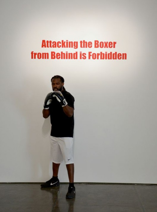 李燎，《严禁从背后袭击拳手》，展览现场，2015 Li Liao, Attacking the Boxer from Behind is Forbidden, video still, 2015