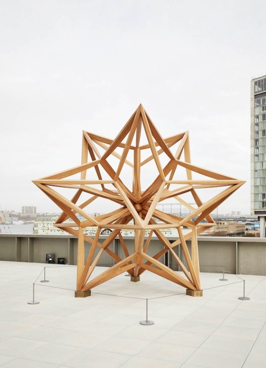 Frank Stella “Wooden Star II”, wood,520 x 520 x 520 cm, 2014. (Courtesy: the artist, Marianne Boesky Gallery, New York, Dominique Lévy Gallery, New York and London, and Sprüth Magers Berlin. © 2015 Frank Stella / Artists Rights Society (ARS), New York)