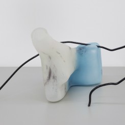 Valerie Snobeck, “Reservoirs with Stains, Dust, and Burns (Large and Small Bends)”, mold blown and hot sculpted glass, 119 × 122 × 76 cm, 2015 (courtesy the artist and Essex Street Gallery)

Valerie Snobeck，《储液箱（大小弯曲）》，吹塑模型和热熔玻璃， 119 × 122 × 76 cm，2015（图片由艺术家和Essex Street画廊提供）
