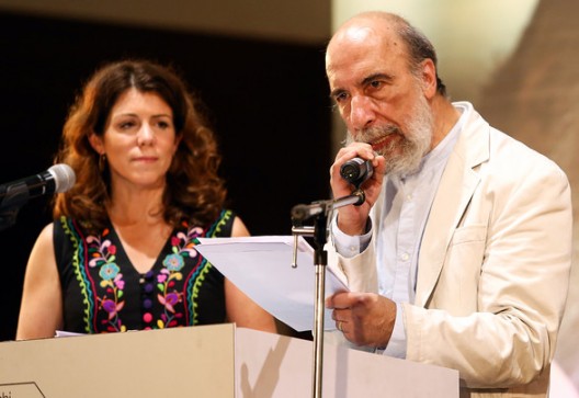 Chilean poet Raul Zurita at a poetry reading in Town Hall, Ernakulam, Kerala, with literary critic and translator Anna Deeny. Courtesy Kochi Biennale Foundation.