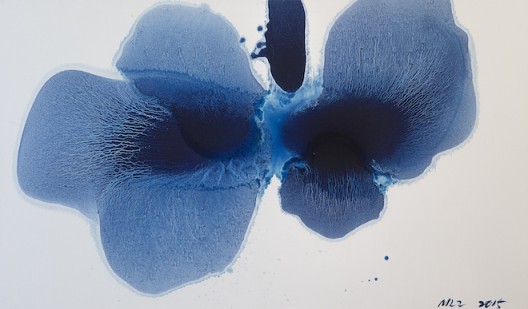 MaoLizi, “Ambiguous Flower Series No.1”, oil on canvas, 195 x 114 cm, 2015(courtesy the artist and Pékin Fine Arts)毛栗子(b.1950, 北京,中國),《花非花 No.1》,布面油畫,195 x 114 cm,2015(图片由艺术家和北京藝門提供)