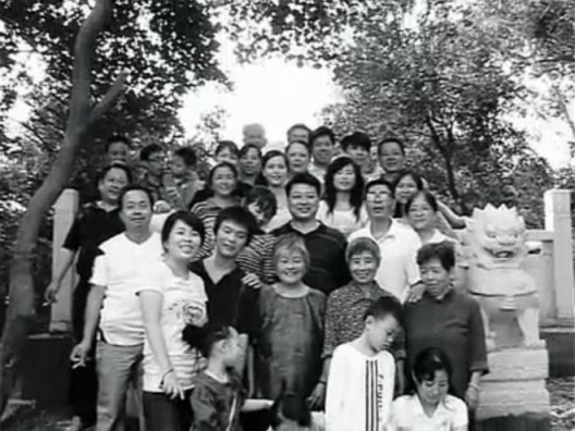 李明，《上坟（家庭片）》，2009