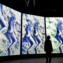 林欣，《有风的空间》NO.2，三屏数字动画，2016, Lin Xin, "Breezy Space No. 2", three-screen digital animation, 2016