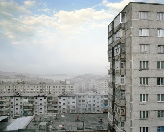 亚历山大·格朗斯基，《少于一》系列，摄影，2006–2009（图片由艺术家提供）/ Alexander Gronsky, Less Than One series, photography, 2006–2009 (courtesy the artist)