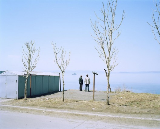 亚历山大·格朗斯基，《少于一》系列，摄影，2006–2009（图片由艺术家提供）/ Alexander Gronsky, Less Than One series, photography, 2006–2009 (courtesy the artist)