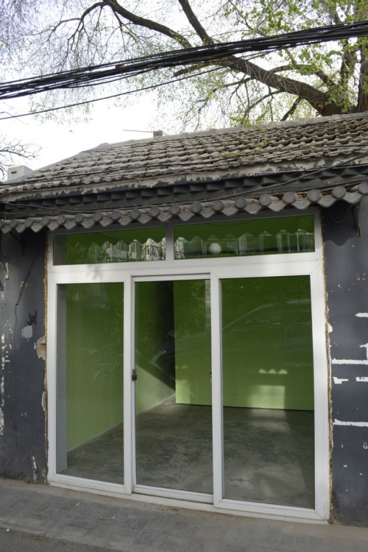 He Chi, “Next Door”, 2016, Installation view何迟《隔馆》，展览现场，2016 Courtesy of Arrow Factory （箭厂空间）