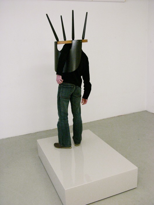 欧文·沃姆，《白痴III》，2004（图片由欧文·沃姆工作室提供）/ Erwin Wurm, “The Idiot III”, 2004. Courtesy Studio Erwin Wurm.