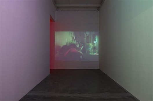 杨沛铿,《艺术家工作室派对》,图像投影,尺寸可变,2012 Trevor Yeung, Artist studio party, JPEG Image, digital projection, Dimension variable, 2012