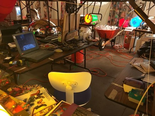 Jason Rhoades, “Creation Myth”, 1998 贾森·罗兹,《创世神话》,1998
