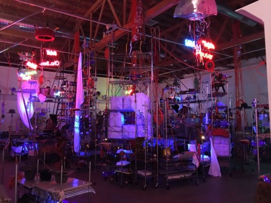 Jason Rhoades, “The Black Pussy…and the Pagan Idol Workshop” , 2005 贾森·罗兹,《黑屄与异教偶像工坊》,2005
