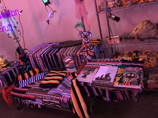 Jason Rhoades, “The Black Pussy…and the Pagan Idol Workshop” , 2005 贾森·罗兹,《黑屄与异教偶像工坊》,2005