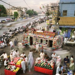 Martin Roemers, “Karachi”, 2011 (courtesy the artist and Anastasia, photo, New York)