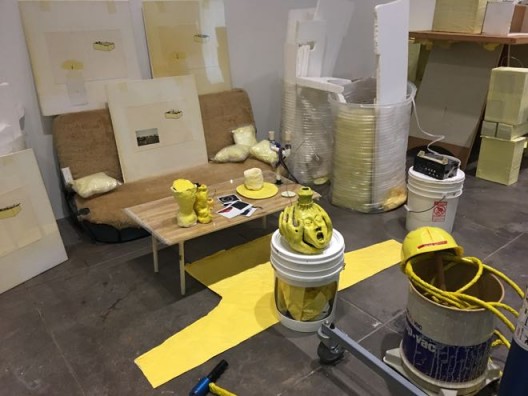 Jason Rhoades, “Swedish Erotica and Fiero Parts”, 1994 贾森·罗兹,《瑞典情色与菲耶罗部件》,1994