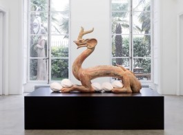 XU ZHEN
"Eternity-Six Dynasties Period Painted
Earthenware Dragon, Sleeping Muse /
永生－六朝彩繪陶龍、沉睡的繆斯" 2016
Mineral-based composite, mineral
pigments, stainless steel
h. 198 x L. 250 x l. 120 cm | h. 77 15/16
x l. 98 7/16 x w. 47 1/4 in
Courtesy Perrotin. Produced by MadeIn Company