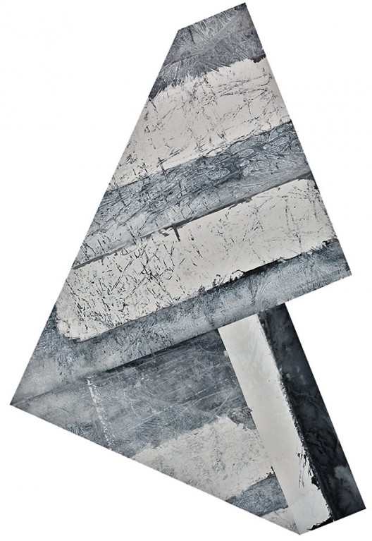插图24 《折叠的三角》（二〇一二年作，宣纸、墨、丙烯，纵二四三厘米，横一七五厘米），雷澄泉藏。