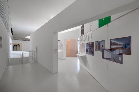 “寻向所志”展览现场,广东时代美术馆,2017(图片由广东时代美术馆提供) “Detour In Times”, installation view, Times Museum, 2017 (courtesy of Times Museum)