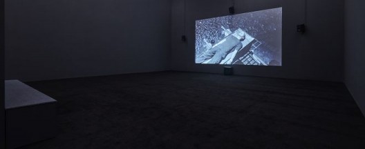 《中空之地》,蓝光光盘/黑白(部分彩色)/有声(部分无声)/单频道录影/ 61分07秒/循环放映,2017(Courtesy of Long March Space, Photo:Chen You-wei)