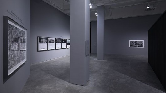 “陈界仁:中空之地”,展览现场,2017,长征空间,北京(图文资料由长征空间提供,拍摄:陈又维) “Chen Chieh-jen: A Field of Non-field”,installation view, 2017, Long March Space, Beijing (Courtesy of Long March Space, Photo:Chen You-wei)