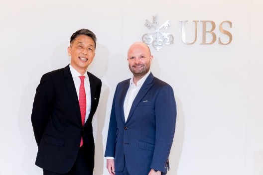 Dennis Chen, Country Head and Head of Wealth Management, UBS Taiwan (L) and  Magnus Renfrew, main organizer of Taipei Dangdai (R)