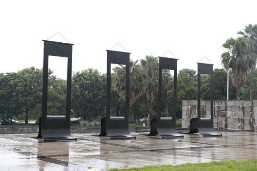 傅中望，《四条屏》，2001，同沙生态公园展览现场