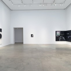 Installation view, Tala Madani: Corner Projections at 303 Gallery, New York, 2018. 塔拉·马达尼：《角落投影》展览现场，纽约303画廊，2018