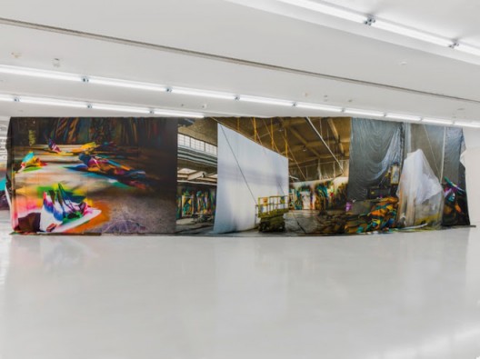 Installation view Katharina Grosse Mumbling Mud at chi K11 art museum, Shanghai, 2018, Photo JJYPHOTO, Courtesy K11 Art Foundation and Galerie Nächst St. Stephan, copyright Katharina Grosse and VG Bild-Kunst, Bonn