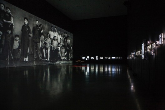 Hu Jieming:Synchrony,video,black and white, silent,3 minutes,2016胡介鸣：《共时》，视频，黑白、无声，3分钟，2016年
