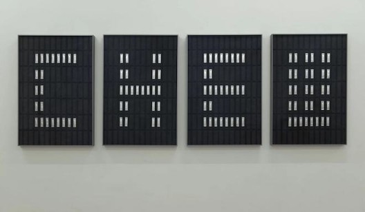 Gao Lei, CHEW, doormats，chewing gum，stainless steel screws，non-reflective glass, 60x90x5cm in 4 parts, 2018 (image courtesy the artist and SGA) 高磊, 咀嚼, 门垫，口香糖，不锈钢螺钉，无反光玻璃, 60x90x5cm, 4件, 2018 (图片致谢艺术家和SGA) 