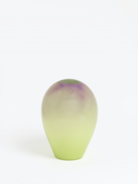 Matti Braun Untitled, 2019 Hand blown glass 27 x ø 18 cm Courtesy the artist and Esther Schipper, Berlin Photo © Lothar Schnepf