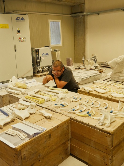 Zhang Peili in his studio, 2019 (Courtesy the artist and Rén Space)