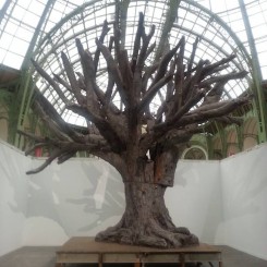 Ai Weiwei "Iron tree"  2013, available at neugerriemschneider, berlin
randian 燃点 randian-online.com