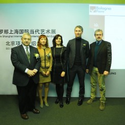 (L-R) Italy Bologna Exhibition Group President Duccio Campagnoli, Oriana Ouyang, General Manager of BolognaFiere China; Professor Stefania Stafutti, Director of Italian Cultural Institute, Beijing, Guido Mologni, Art Director for SHContemporary and Mr. Filippo Petz , Deputy Director, Italian Trade Commission.