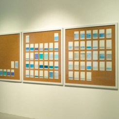 Au Hoi Lam, “Dad, What Shade of Blue Did You See Today?,” pencil, colour pencil, acid-free paper (daily-diary), copper nails, corkboard, acrylic board and wooden frame, a set of 13 pieces, 100 x 100 x 2.4 cm each,2012-2013 (Image courtesy of the artist and the Living Collection) 区凯琳,《爸爸，今天你看見怎樣的藍？》，鉛筆、木顏色、無酸紙(日記簿)、銅釘、水松板、膠片、木框，一組十三件，每件100 ×100 ×2.4, 2012-2013（图片由艺术家及奥沙画廊提供摄影：关尚智, Living Collection）