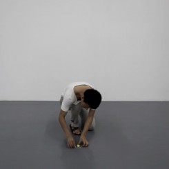 王思顺 Wang Sisun	, "欲望又n分之一 Desire And One of N points", 6×8×2cm, 装置、行为、录像 Installation, performance, video, 2012