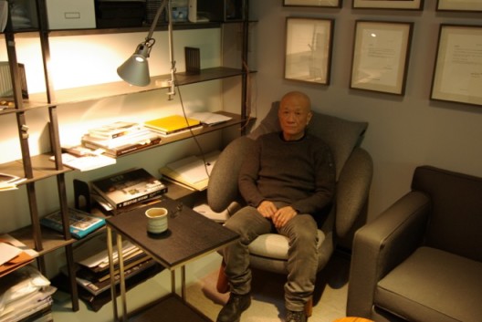Tehching Hsieh at his studio, New York, 2015. Photo: Iona Whittaker謝德慶在他的工作室,紐約,2015。 圖片提供:Iona Whittaker