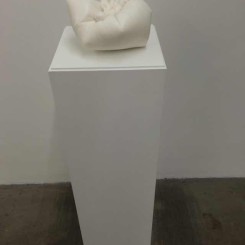 《一口气－老婆的塑像》，大理石，15 x 25 x 23 cm，2015